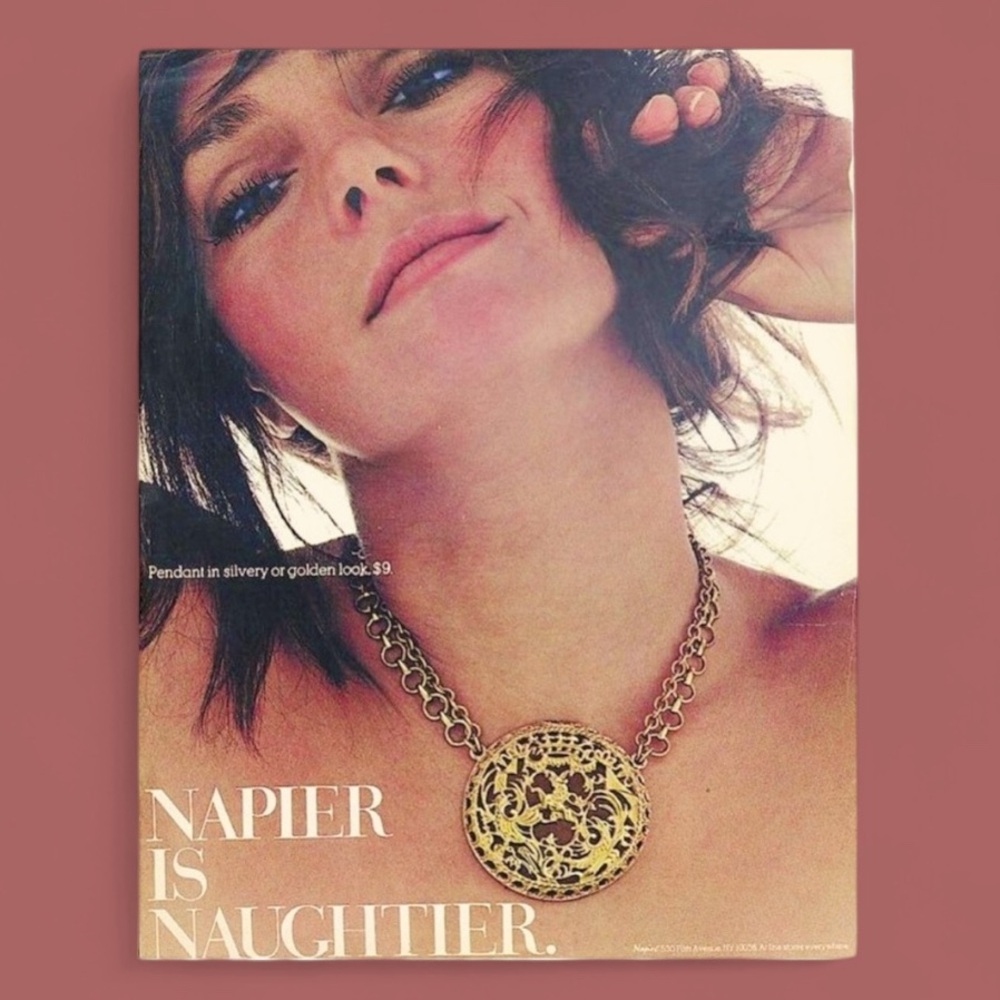 Vintage 70s Signed Napier Gold Tone Coat of Arms Pendant Necklace | Ad Piece 18”